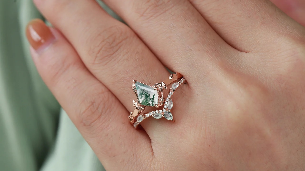 Why Felicegals Moss Agate Rings Are a Unique Choice for Every Couple