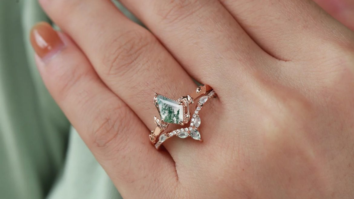 Why-Felicegals-Moss-Agate-Rings-Are-a-Unique-Choice-for-Every-Couple